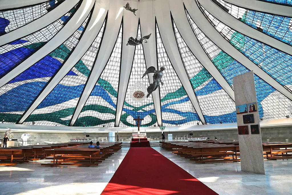 Catedral Metropolitana de Brasília ao entardecer
